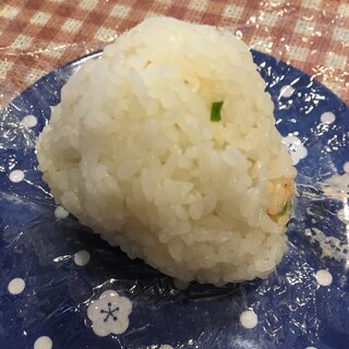 揚げ玉と明太子のおにぎり